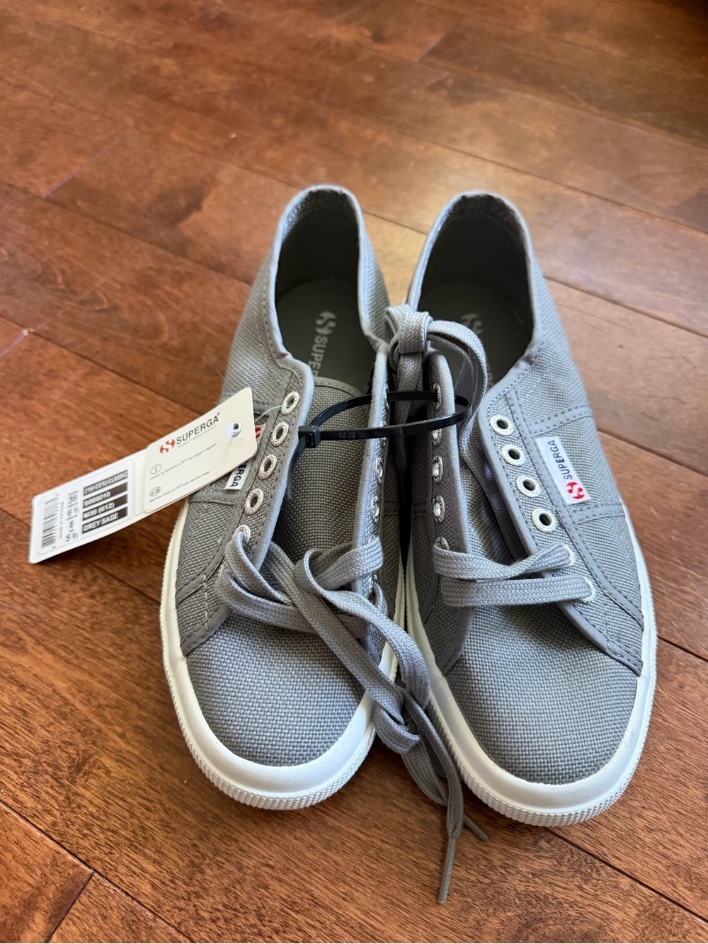 NWT Superga Low-Top Sneakers in Grey WOMEN’S 8